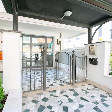 Residence Villa Dei Pini Rimini Bagian luar foto