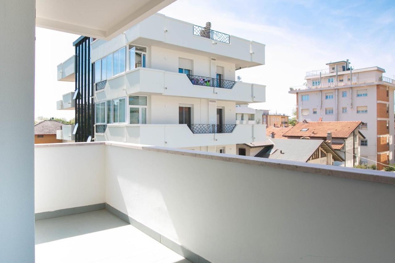 Residence Villa Dei Pini Rimini Bagian luar foto