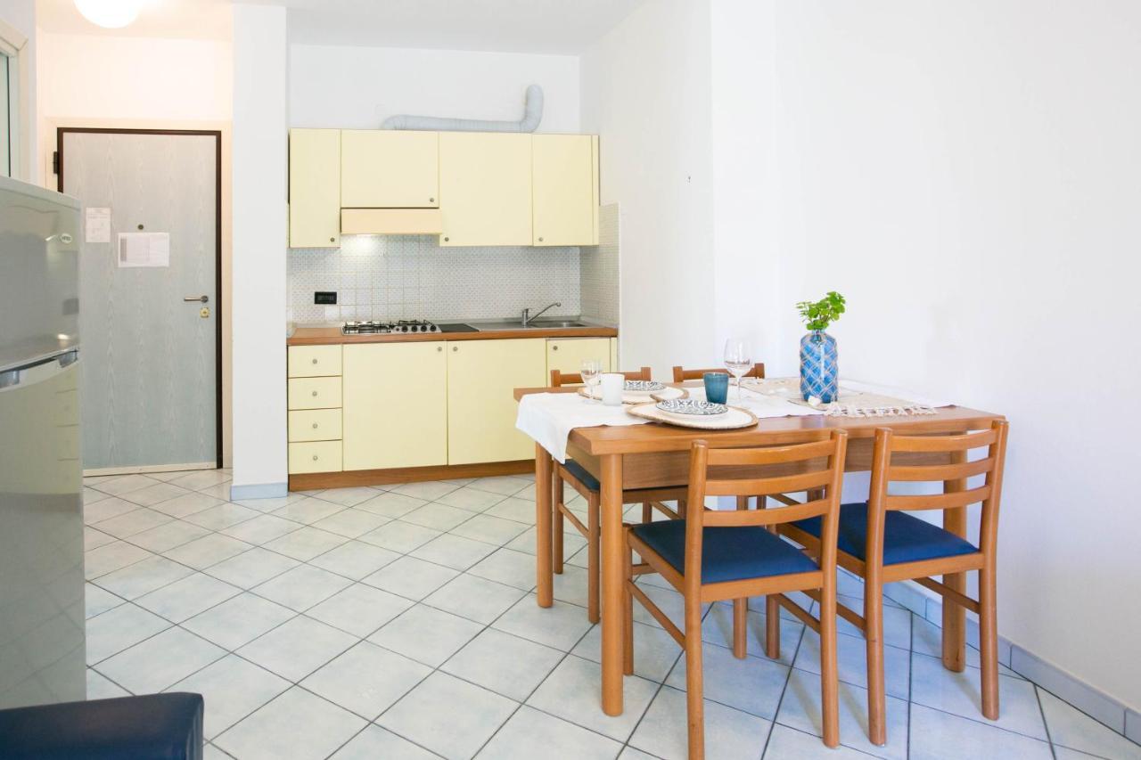 Residence Villa Dei Pini Rimini Bagian luar foto