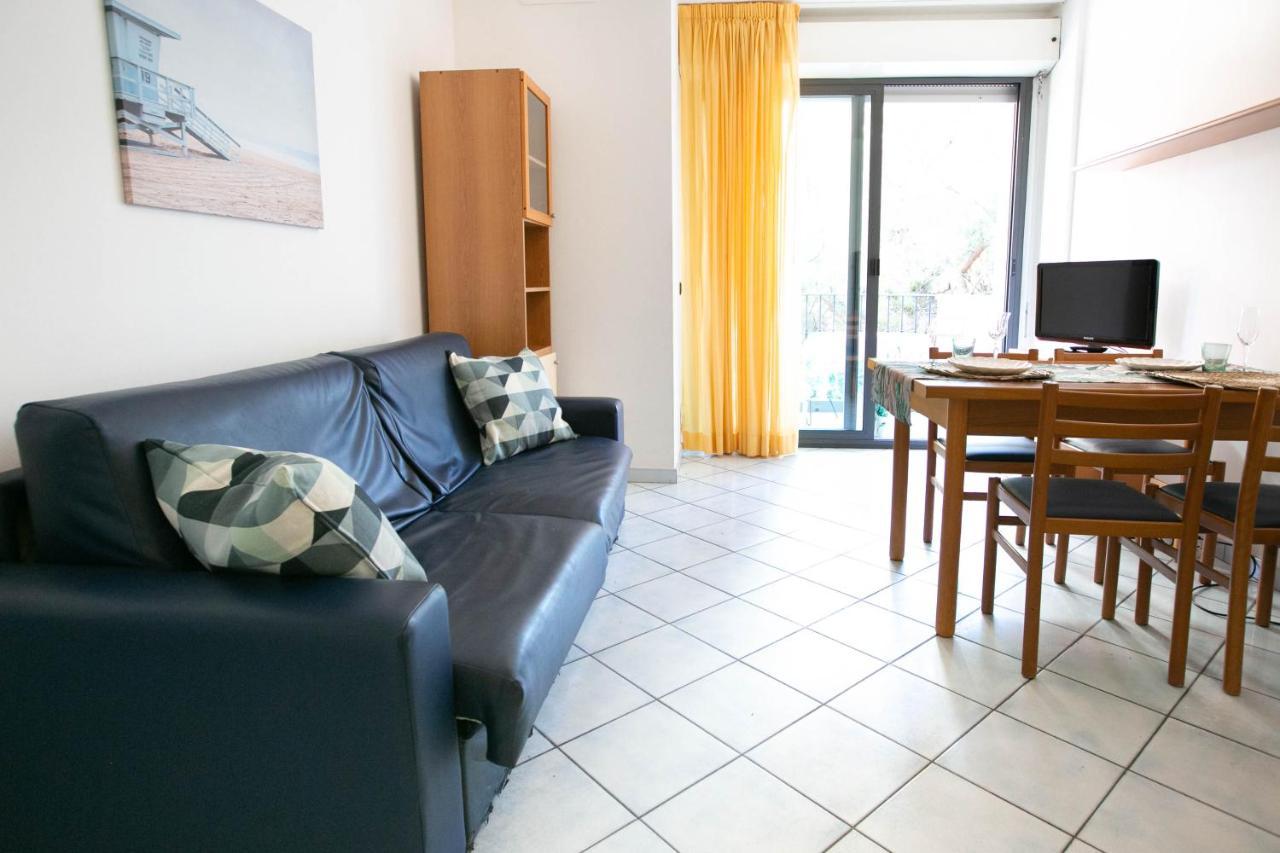 Residence Villa Dei Pini Rimini Bagian luar foto