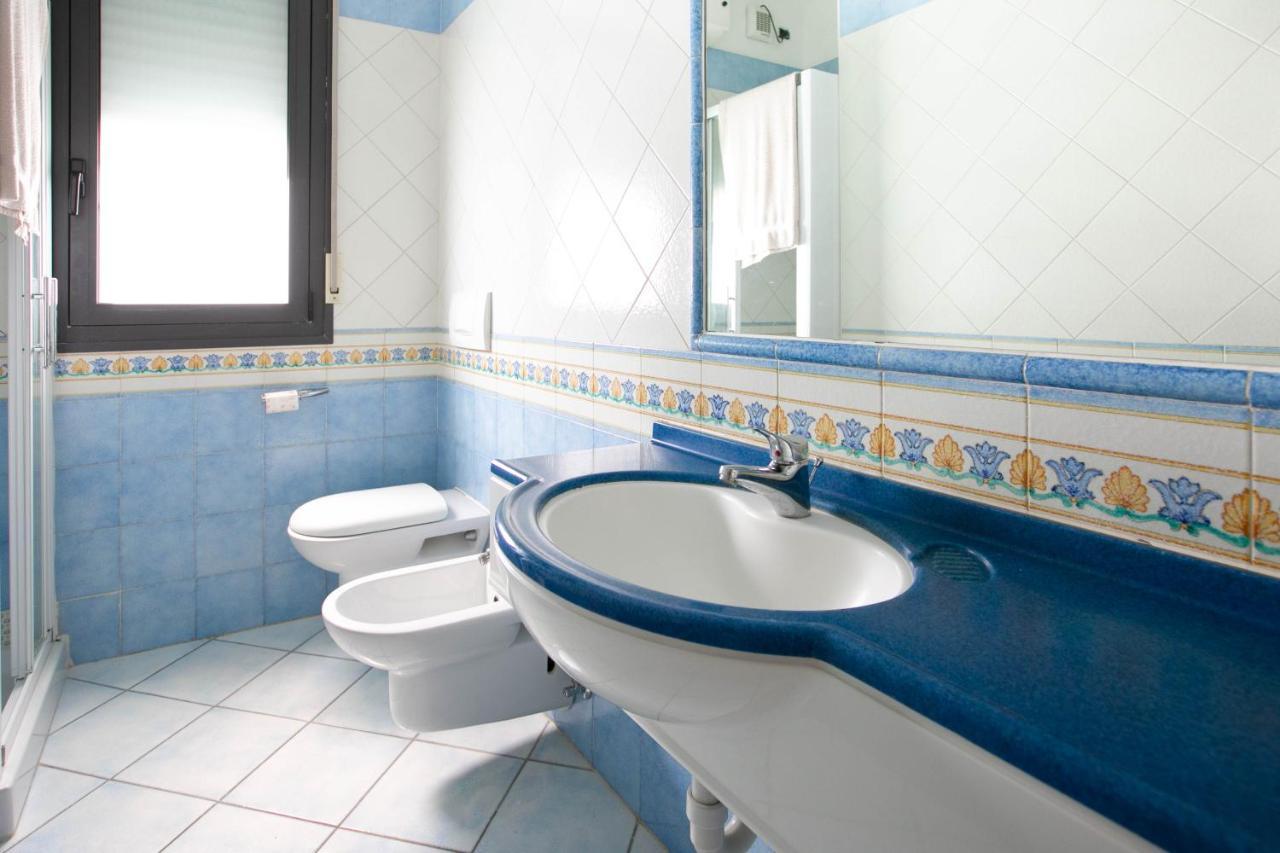 Residence Villa Dei Pini Rimini Bagian luar foto