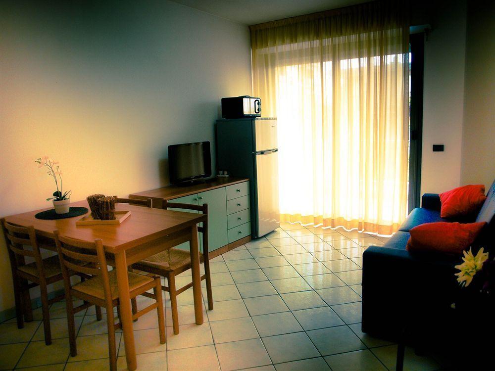 Residence Villa Dei Pini Rimini Bagian luar foto