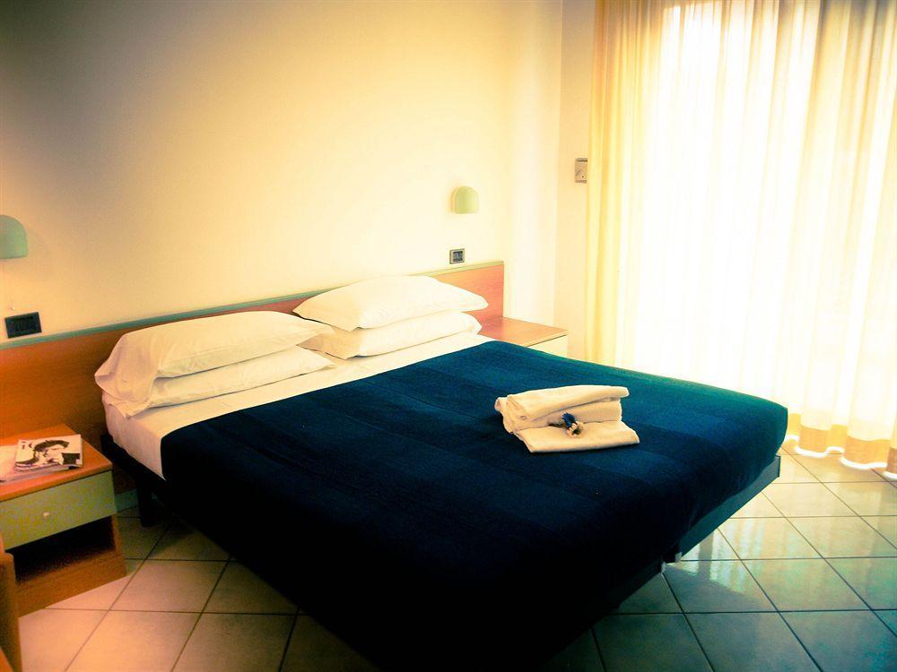 Residence Villa Dei Pini Rimini Bagian luar foto