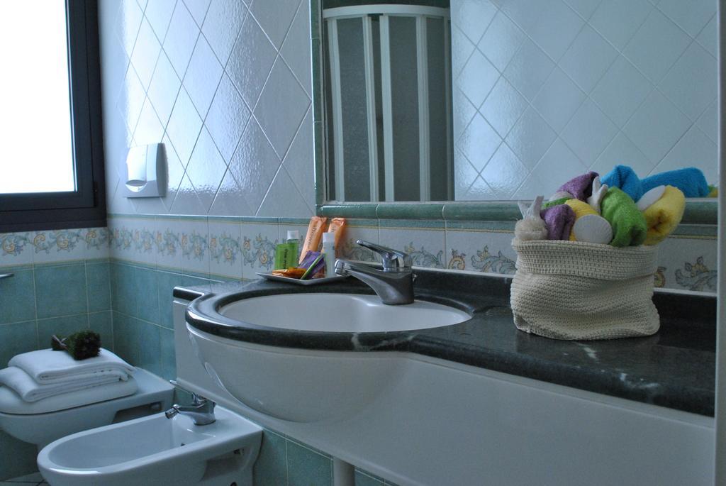 Residence Villa Dei Pini Rimini Bagian luar foto