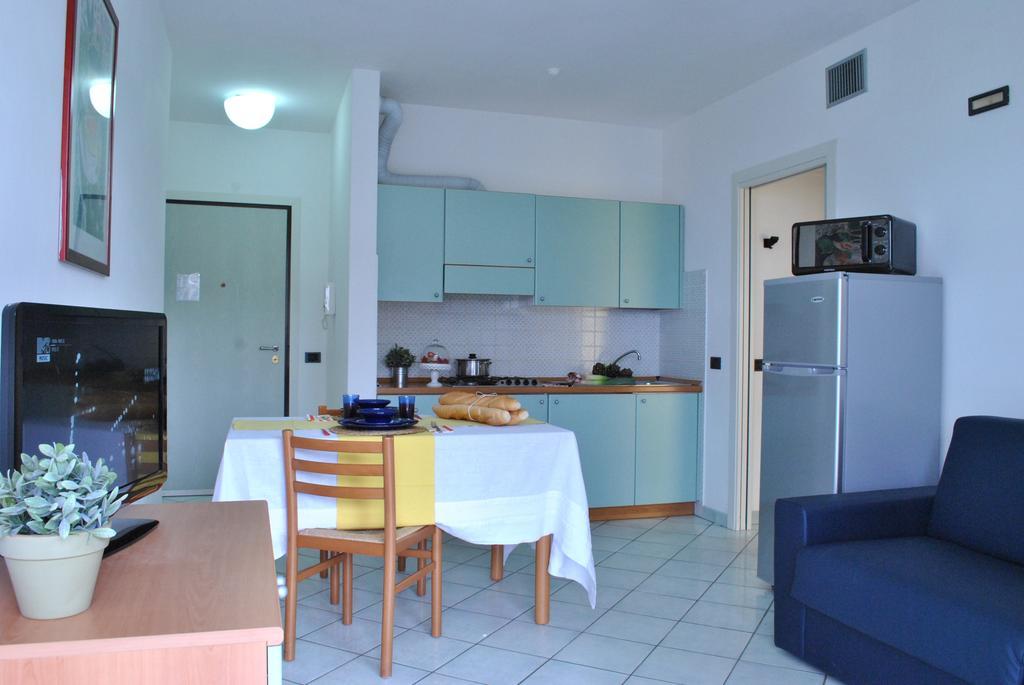 Residence Villa Dei Pini Rimini Bagian luar foto