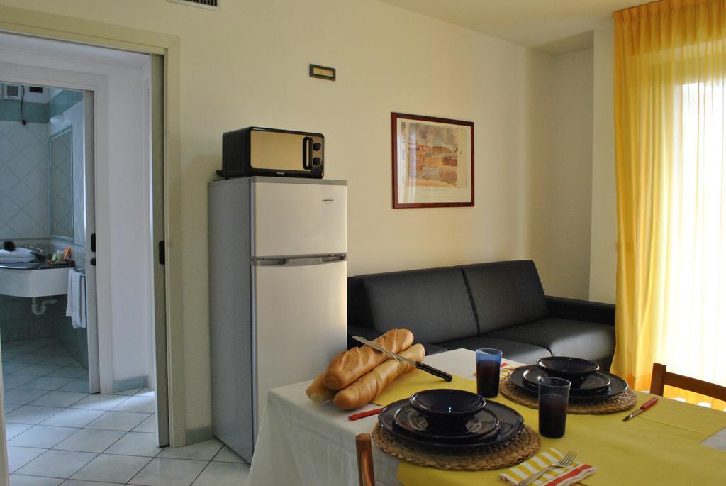 Residence Villa Dei Pini Rimini Bagian luar foto