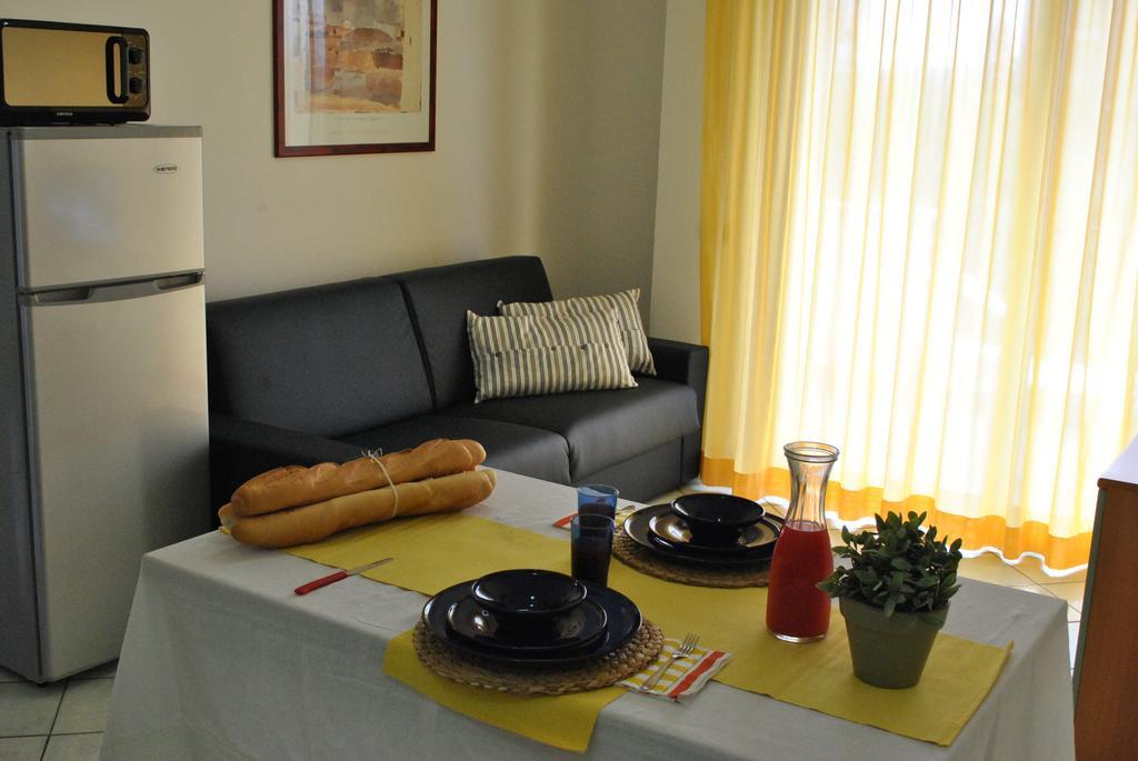 Residence Villa Dei Pini Rimini Bagian luar foto