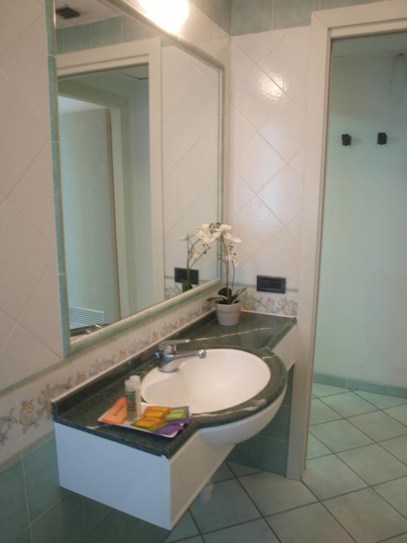 Residence Villa Dei Pini Rimini Bagian luar foto