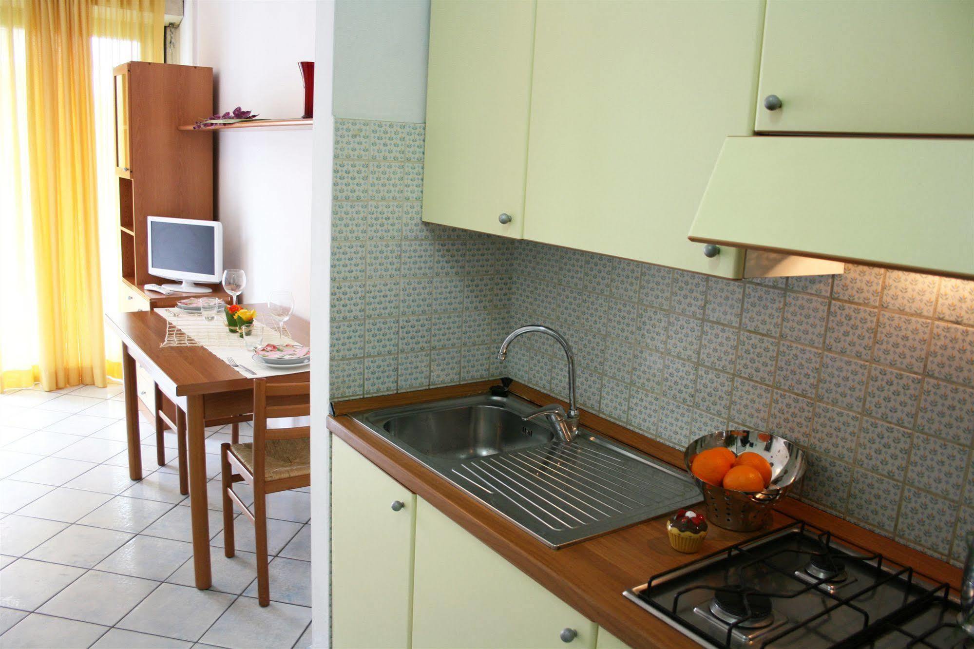 Residence Villa Dei Pini Rimini Bagian luar foto